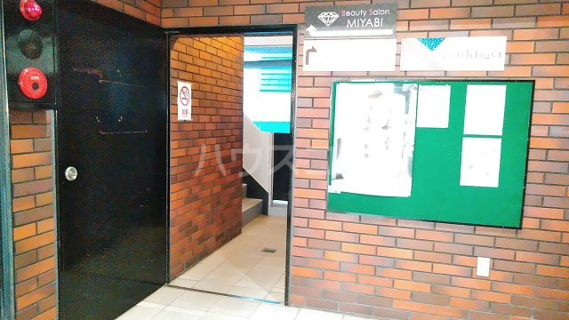 24/30 エントランス