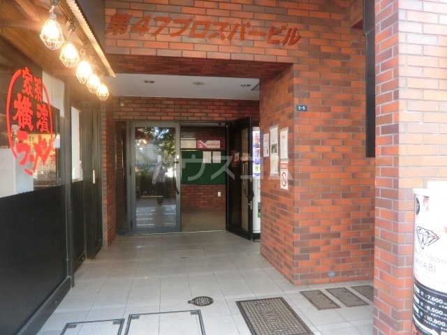 25/30 エントランス