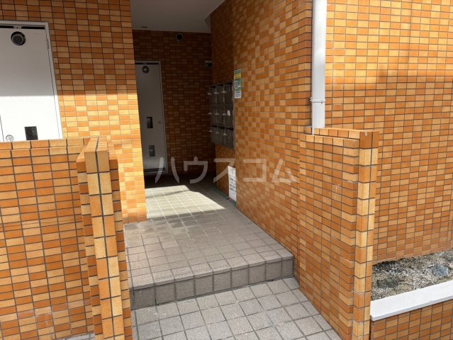 27/30 エントランス