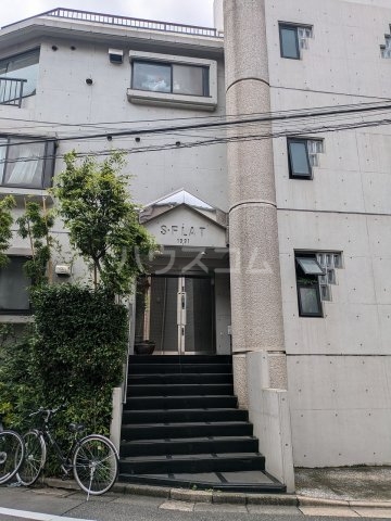 28/30 エントランス