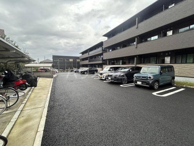 27/30 駐車場