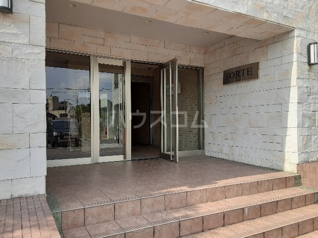 24/30 エントランス