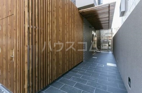 16/26 エントランス