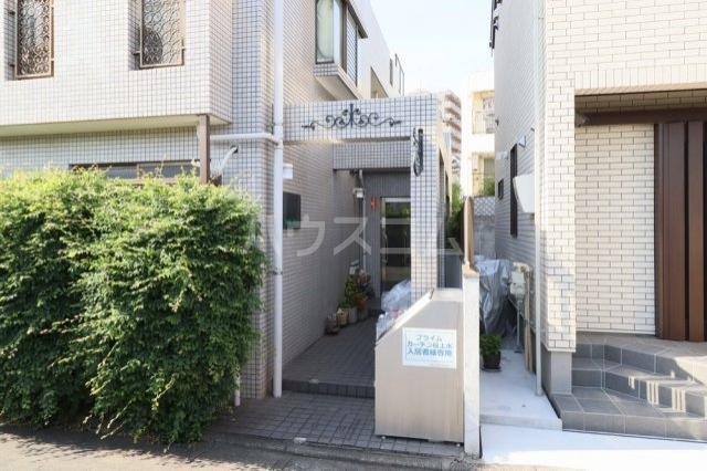 18/21 エントランス