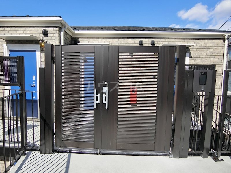 21/26 エントランス