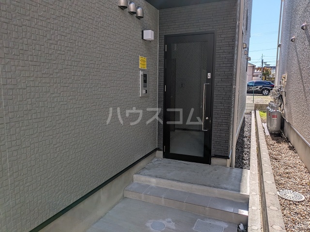 27/30 エントランス