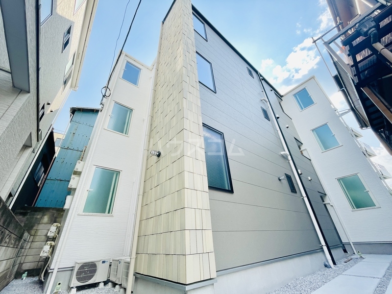 24/30 エントランス