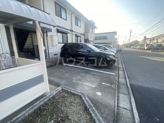 28/30 駐車場