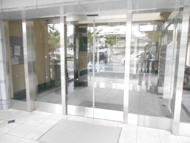 21/30 エントランス