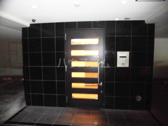 24/30 エントランス