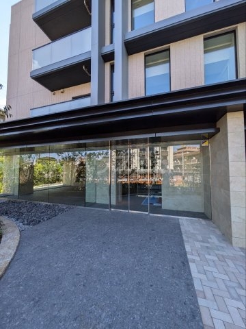 28/30 エントランス