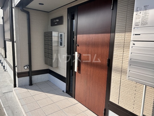 26/30 エントランス