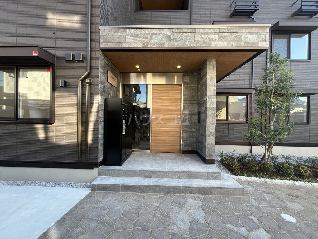 27/30 エントランス