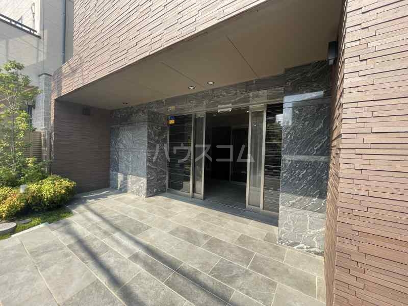 20/21 エントランス