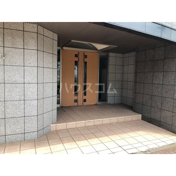 21/30 エントランス