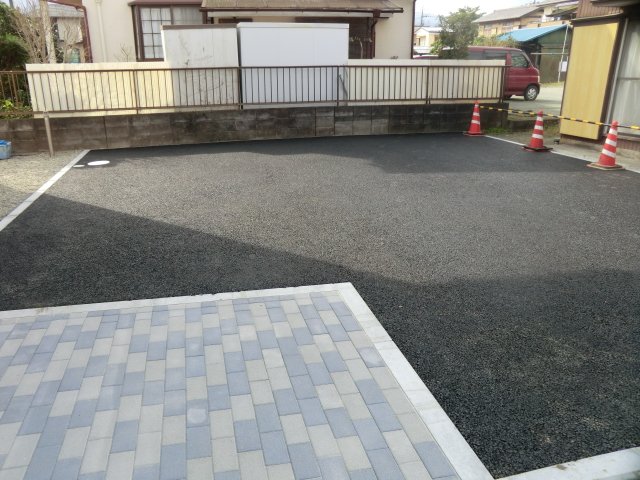25/28 駐車場