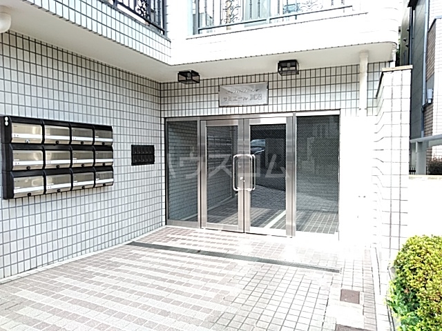 20/30 エントランス