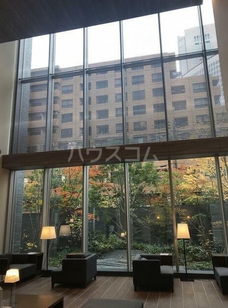 23/30 エントランス