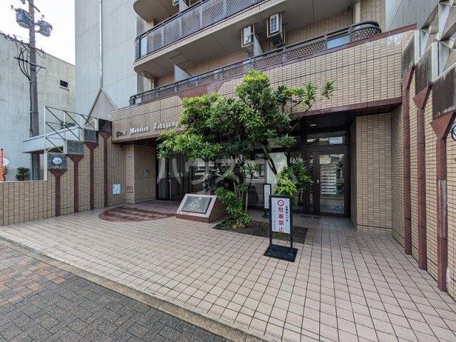 28/30 エントランス