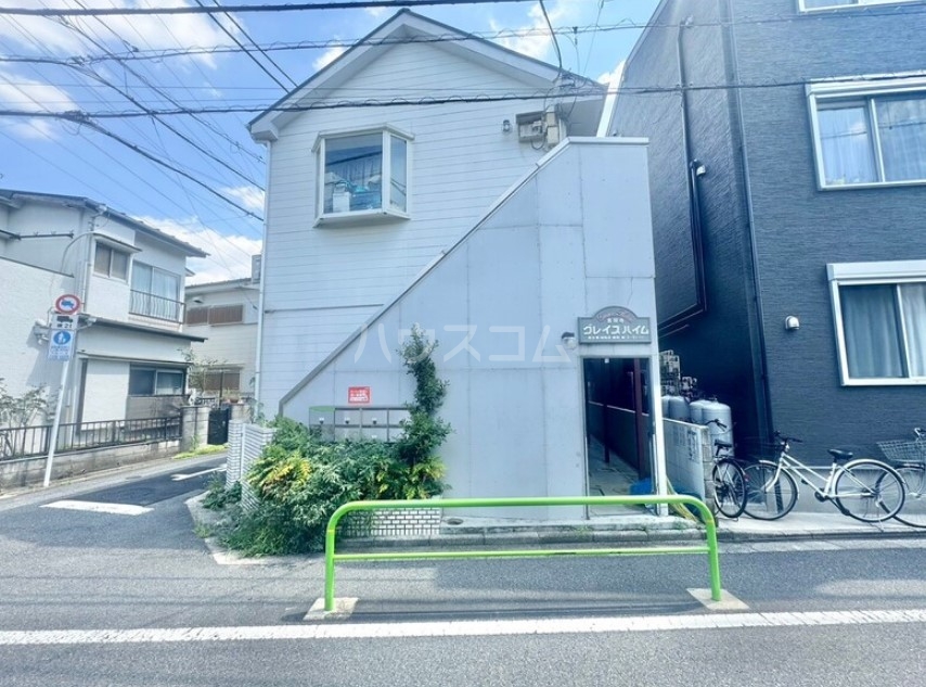 19/27 エントランス