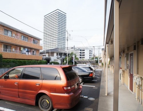 27/30 駐車場