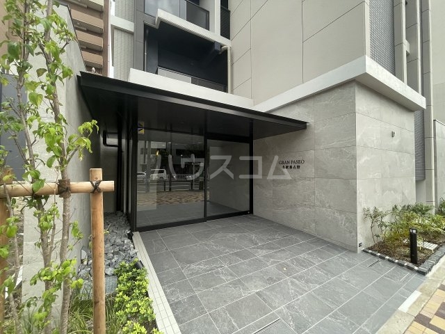 27/30 エントランス