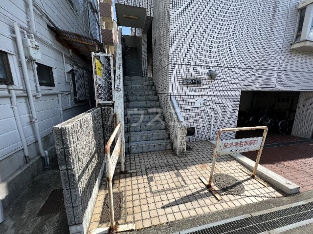 19/28 エントランス