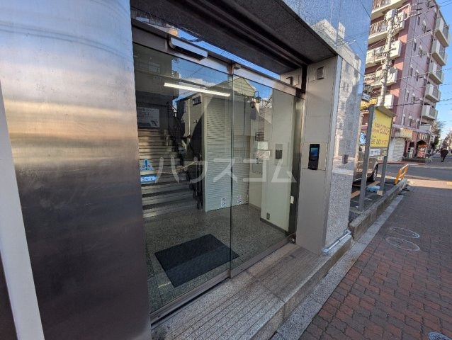 26/30 エントランス