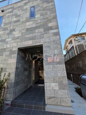 18/25 エントランス