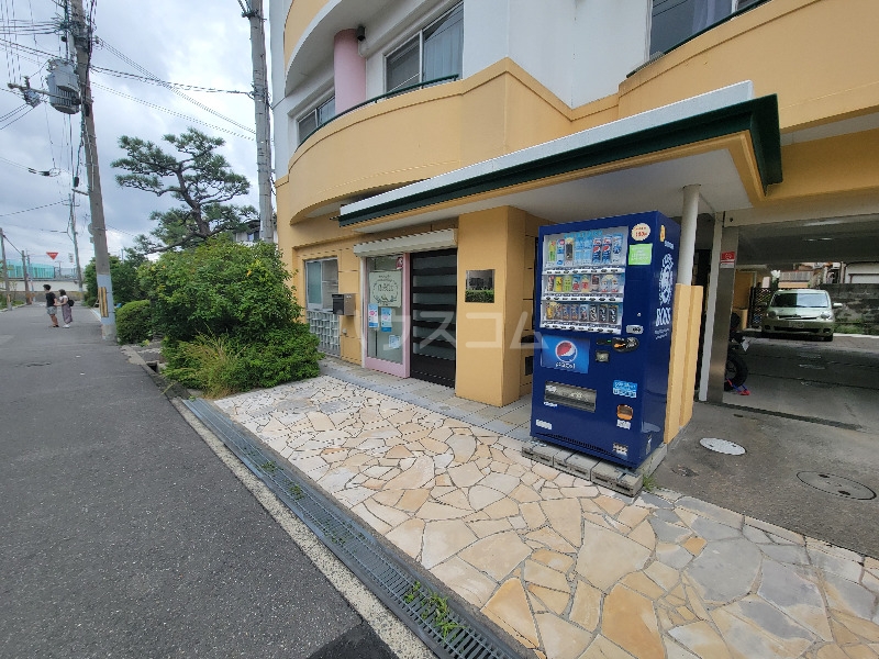 20/30 エントランス