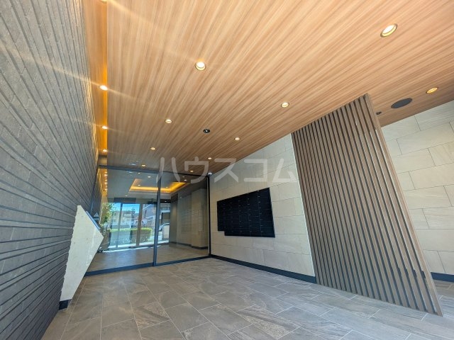 27/30 エントランス