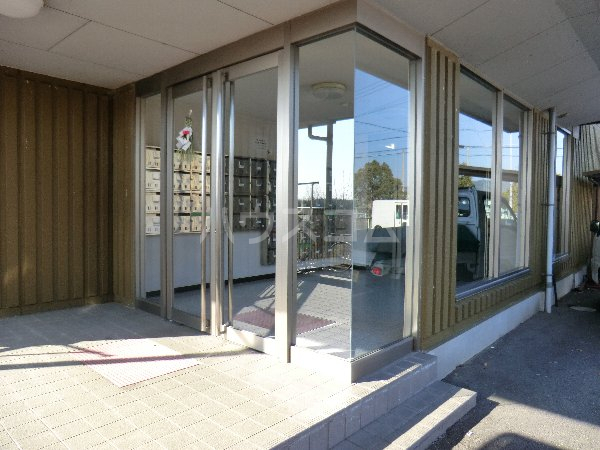 23/30 エントランス