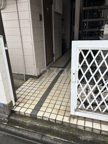 24/27 エントランス