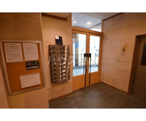 25/30 エントランス