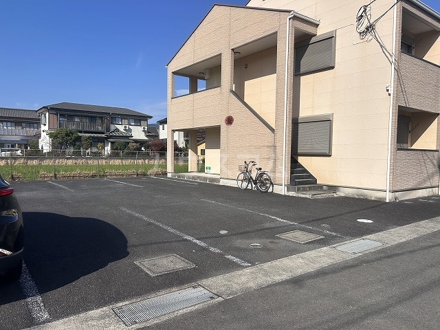 27/30 駐車場