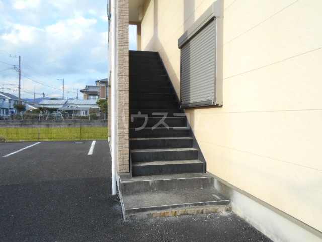 25/30 エントランス