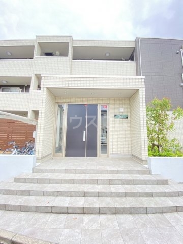 27/30 エントランス