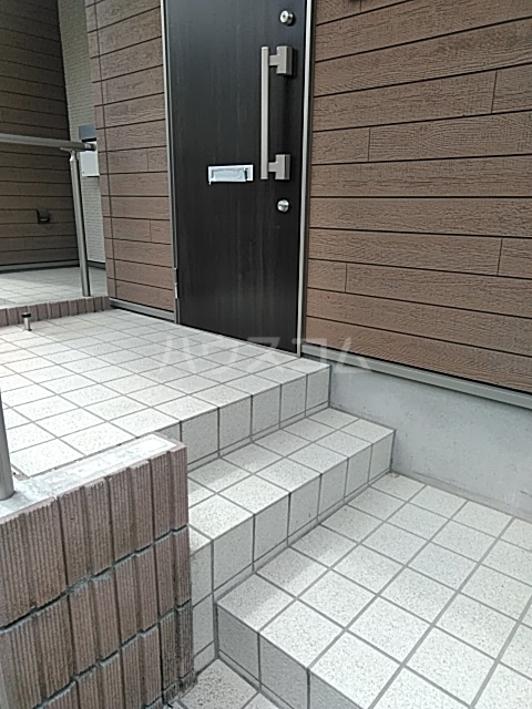 2/3 エントランス