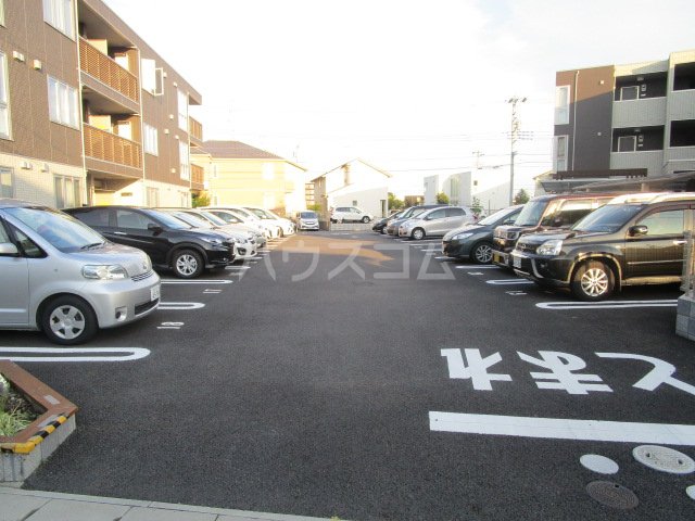 23/28 駐車場