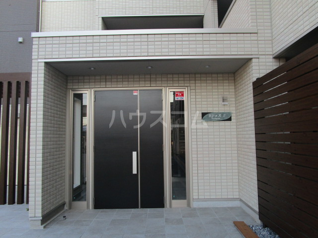 22/28 エントランス