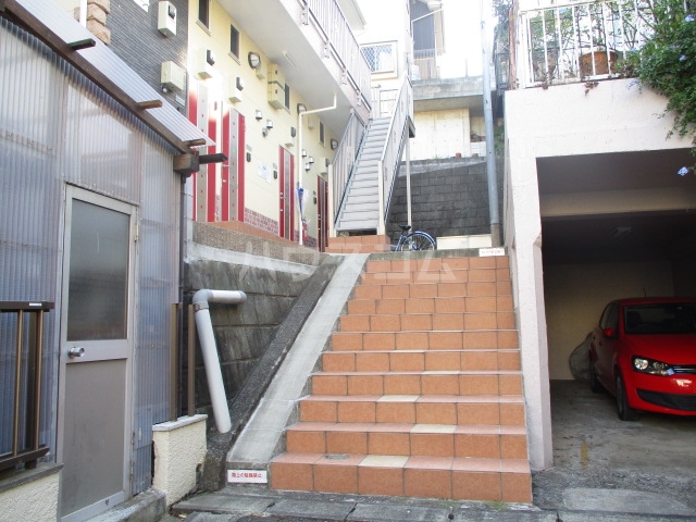 22/25 エントランス