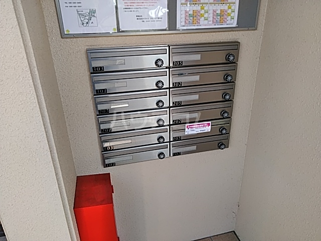 19/27 エントランス