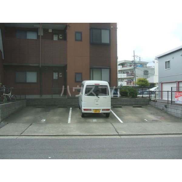 18/25 駐車場