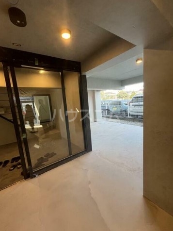 21/22 エントランス