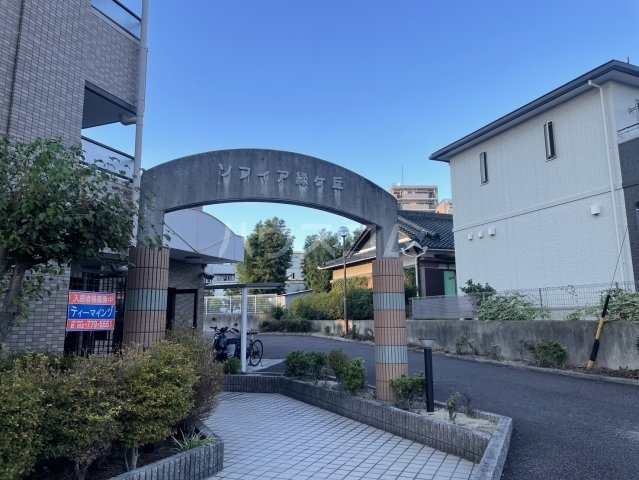 22/28 エントランス