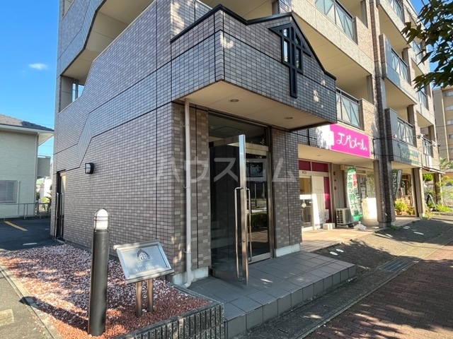 24/30 エントランス