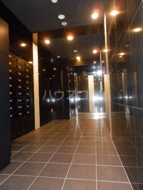 25/30 エントランス