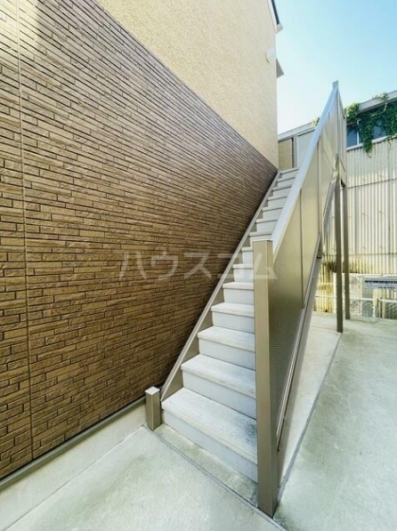 23/24 エントランス