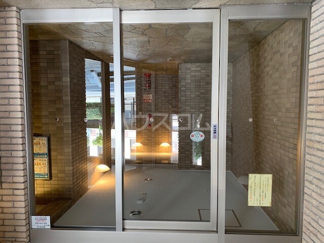 18/20 エントランス