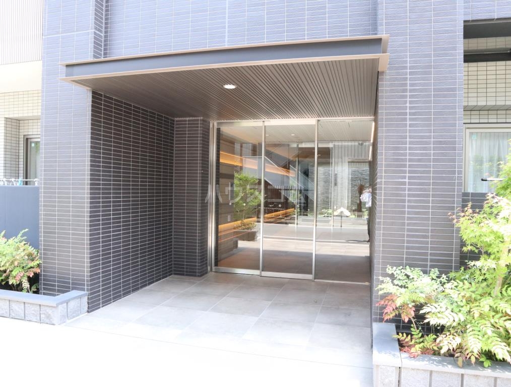 21/30 エントランス